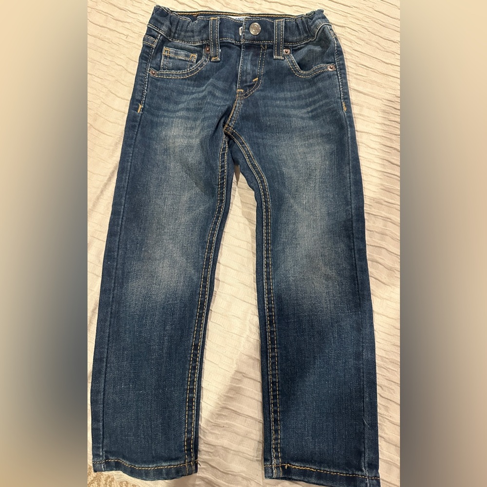 Denizen by Levi's Blue jeans and Tan jumping Beans top -  Size 4t